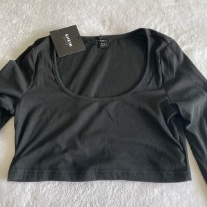 Black Basic Scoop Neck Solid Long Sleeve Crop Top